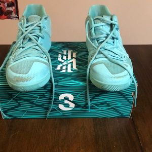 Kyrie 3s 6.5 (GS)